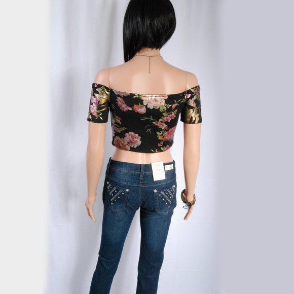 Charlotte Russe – Floral Cold Shoulder Crop Top - Picture 4 of 11